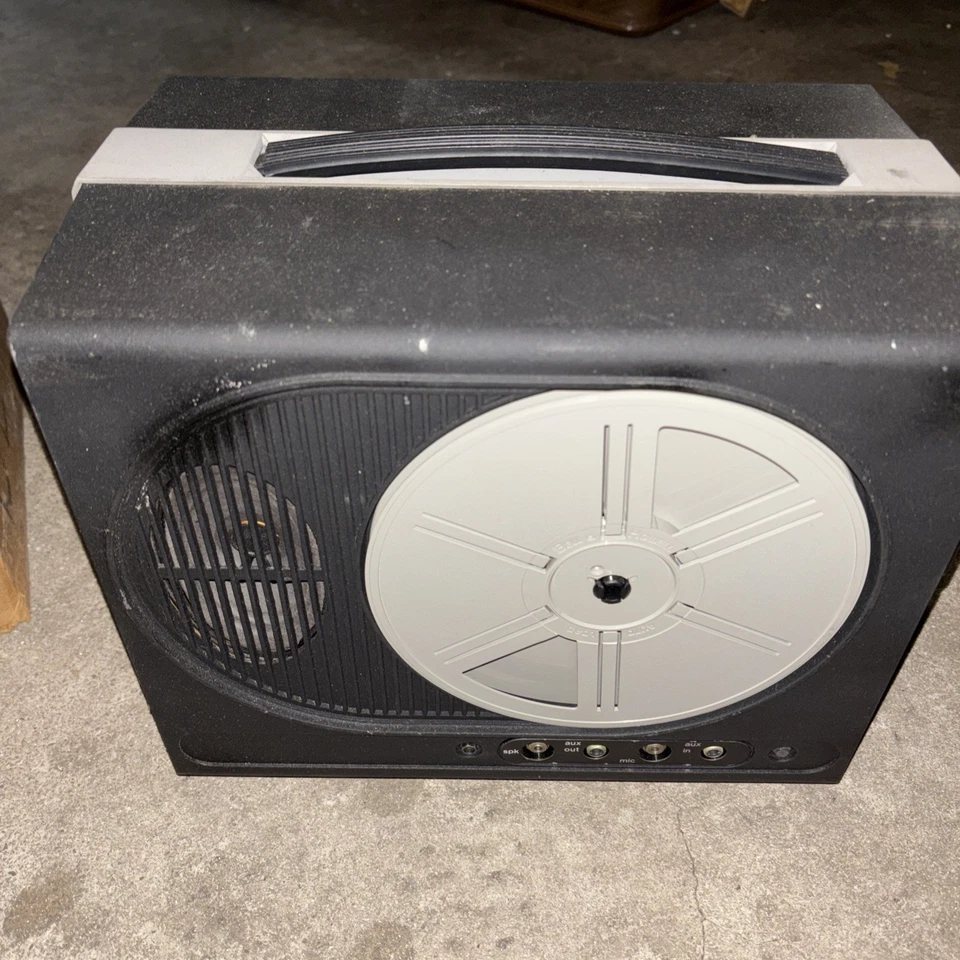 Projetor de Filme Bell & Howell 466-ZB 8mm Super 8 com Caixa e Folheto de Instruções - Imagem 2 de 4