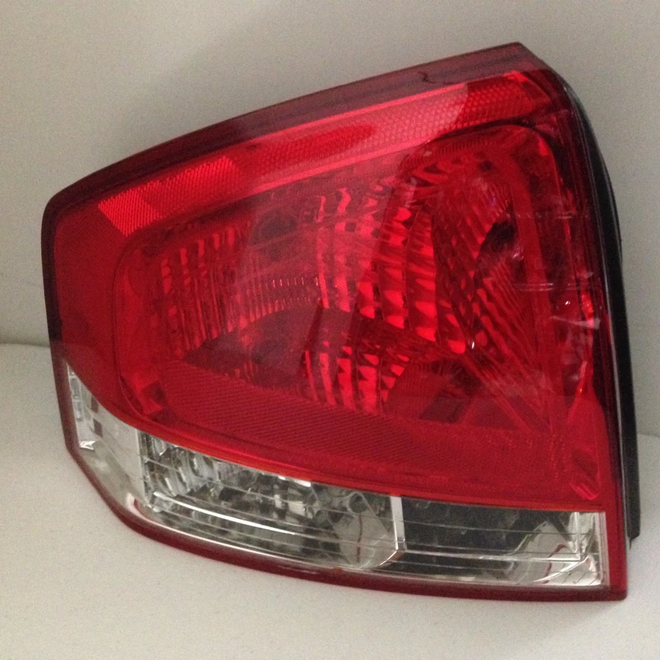 Luz trasera izquierda brillante para Kia Spectra 2007 2008 2009 (no Spectra5) fabricante de equipos originales Foto 2 de 4