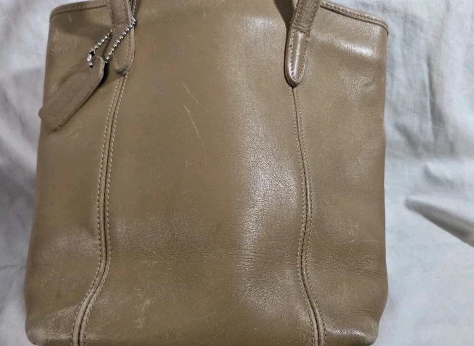 Bolso de Mano Coach Vintage Cuero Tostado Legado Delgado Hombro Almuerzo Doble Asa  Foto 2 de 4