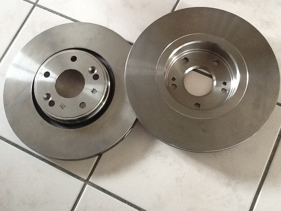 Kit disques et plaquettes de frein avant MGA pour Renault Clio et Megane