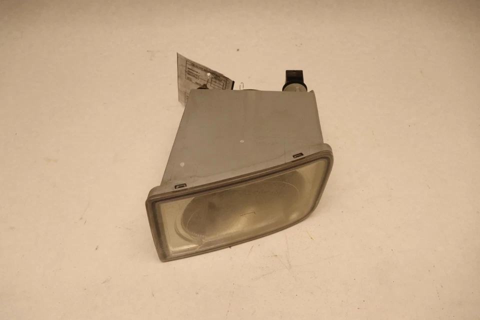 Cadillac XLR 2004-2008 parachoques delantero izquierdo lado del conductor luz antiniebla OEM Foto 2 de 4