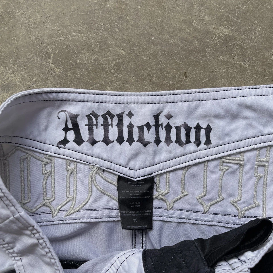 Baúl corto Affliction Board para hombre 30 MMA surf estilo tatuaje Cyber Grunge Y2K Foto 3 de 4