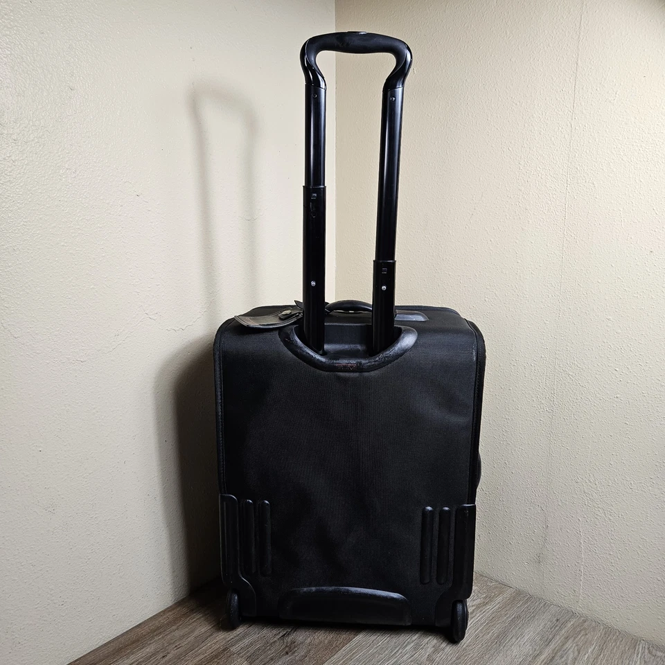 TUMI Sty: 22021BH Alpha Ballistic Expandable 21" by 16" Carry On Wheeled Luggage - Image 3 of 4