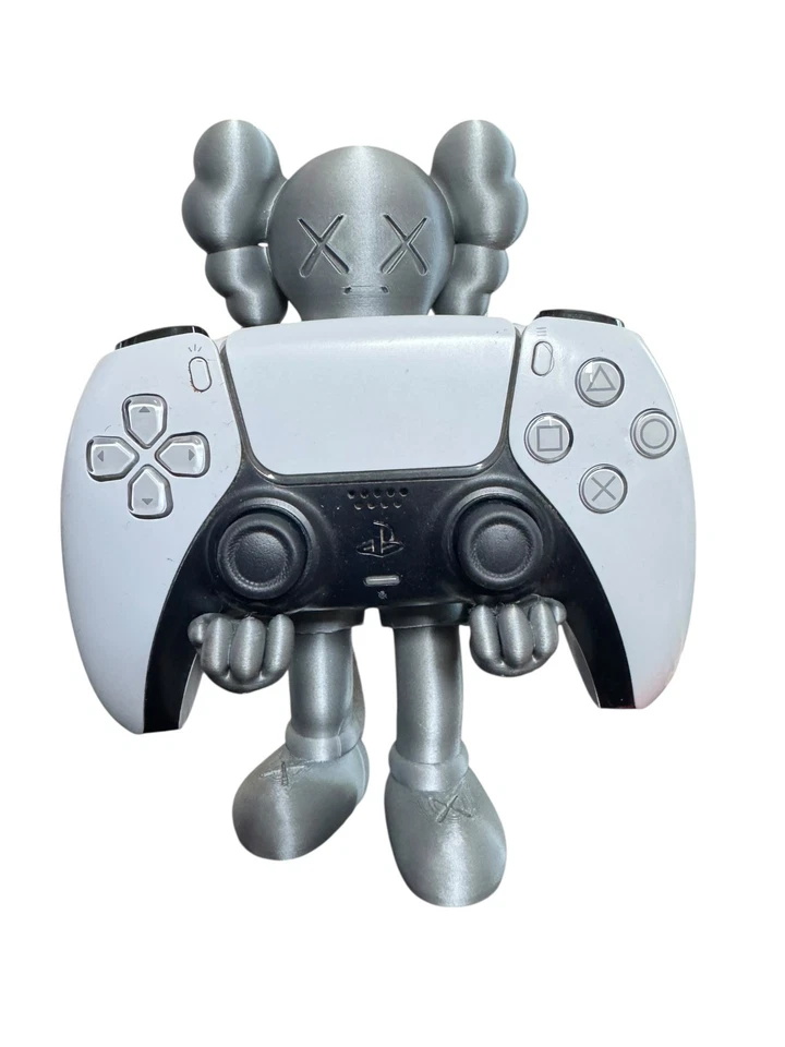 Soportes para mando Playstation 5 inspirados en Kaws Foto 3 de 4