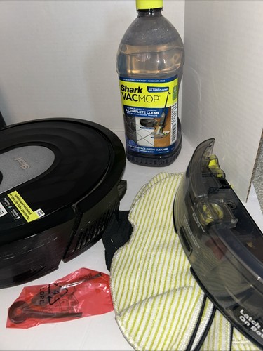 Shark AI VACMOP Black Robotic Vacuum and Mop with Self-Cleaning Brushroll - Picture 4 of 4