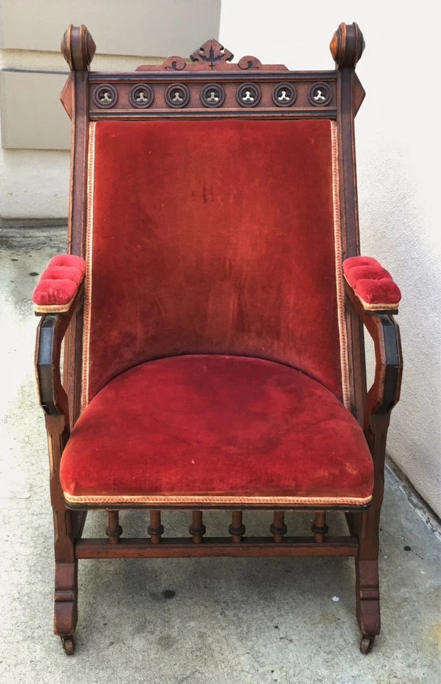 Poltrona American Gothic Revival estofada de veludo vermelho 1840-1860 rara do século XIX - Imagem 3 de 4