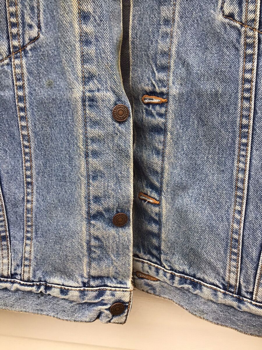 LEVI's Blue Denim Jean Trucker Jacket VINTAGE Sz. L Red LEVI's Blue Denim Jean Trucker Jacket VINTAGE Sz. L Red