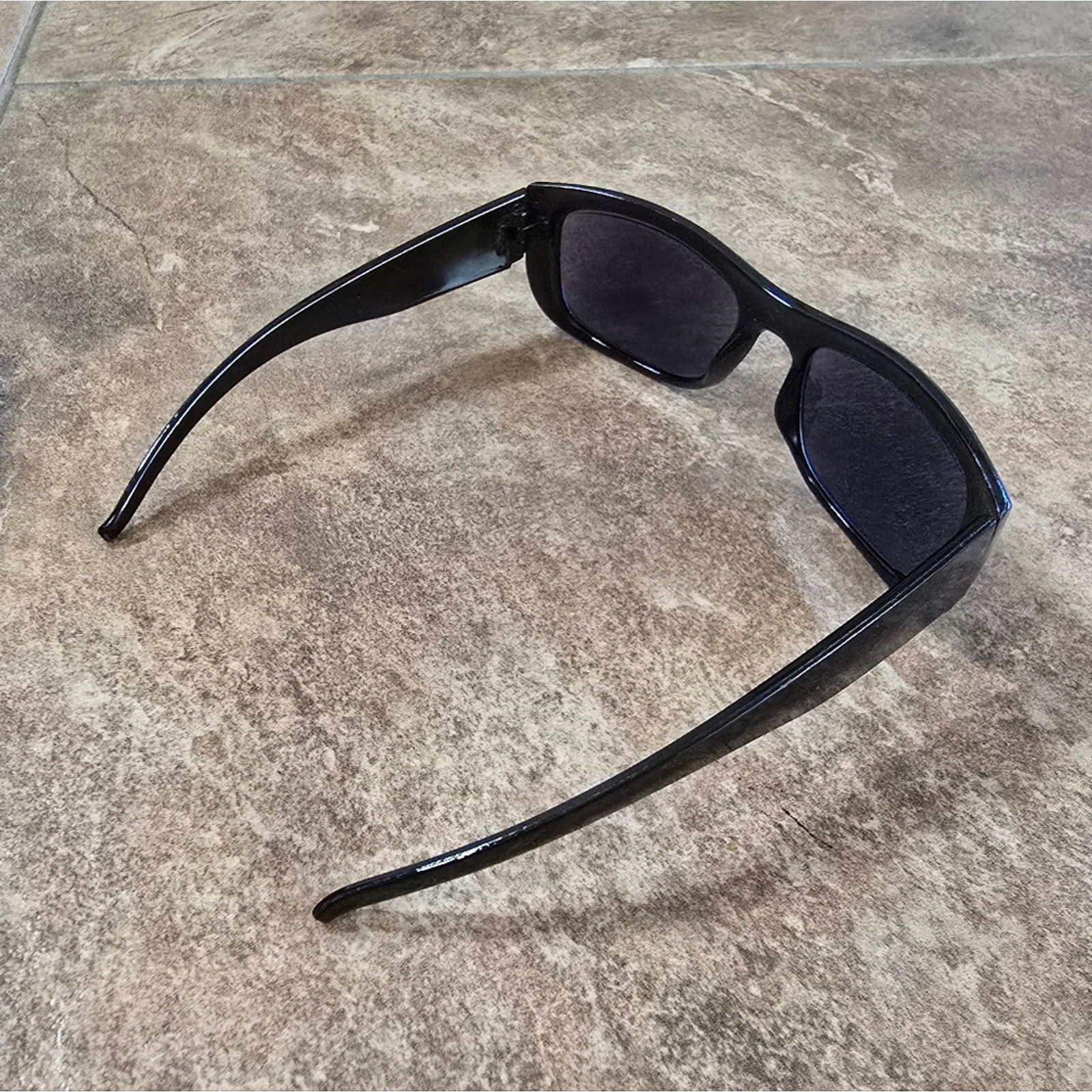 Black Basic Model Sunglasses - image 2