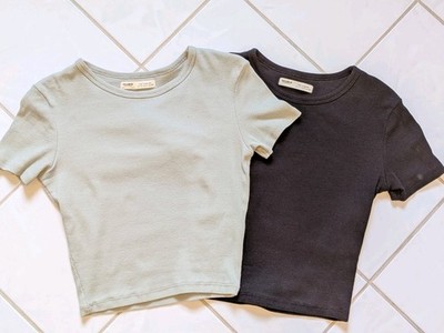 2 Pull & Bear Damen T-Shirts in Gr. S Crop