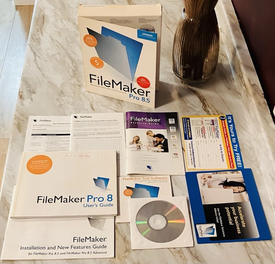 FileMaker Pro 8.5 Upgrade 5-User License Mac/Win XP Multilingual CD Complete Box - Image 2 of 4