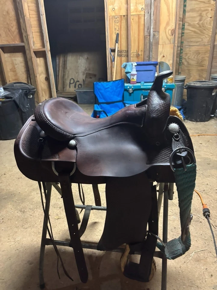 Crates Trail Saddle 17", barely used, ready to ride - Image 3 of 4