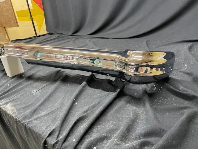 1973 PONTIAC GRAND PRIX PARA-CHOQUE TRASEIRO COM FUROS DE MOLDAGEM-OEM REPLICADO - Imagem 3 de 4