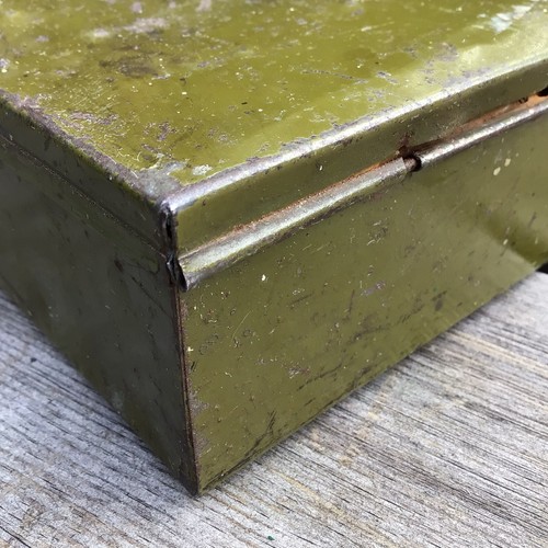 Vintage Moss Green 9 Section Metal Storage Fishing Tackle Box Fold Over Catch - Picture 7 of 12