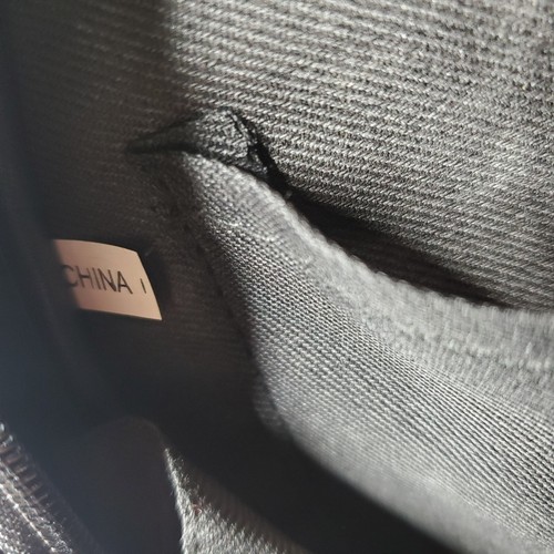 Mini Mochila de Colección Años 90 Cuero Negro Cartera Rígida Plateada Hardware Cremallera Bolsillo - Imagen 10 de 19