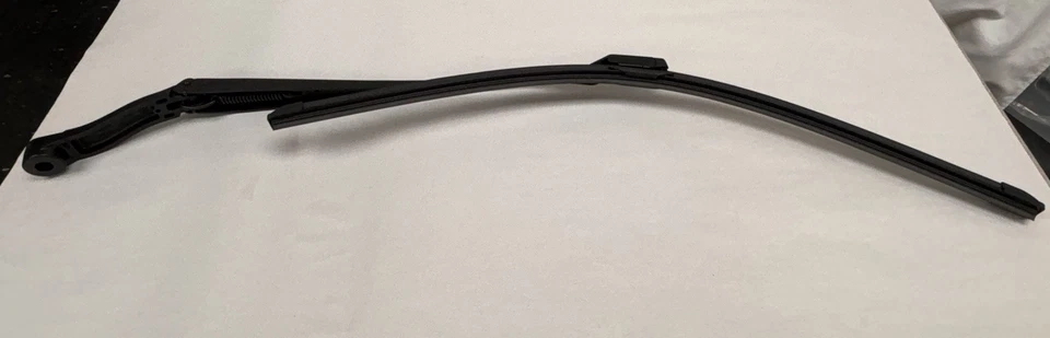 Limpiaparabrisas lateral izquierdo genuino GM OEM 26216538, 2017-19 Buick LaCrosse Foto 2 de 4