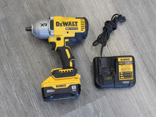 DeWALT DCF900 BRUSHLESS 20V 1/2" Impact Wrench Kit with 8AH Battery, Charger