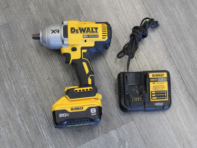 DeWALT DCF900 BRUSHLESS 20V 1/2'' Impact Wrench Kit with 8AH Battery, Charger