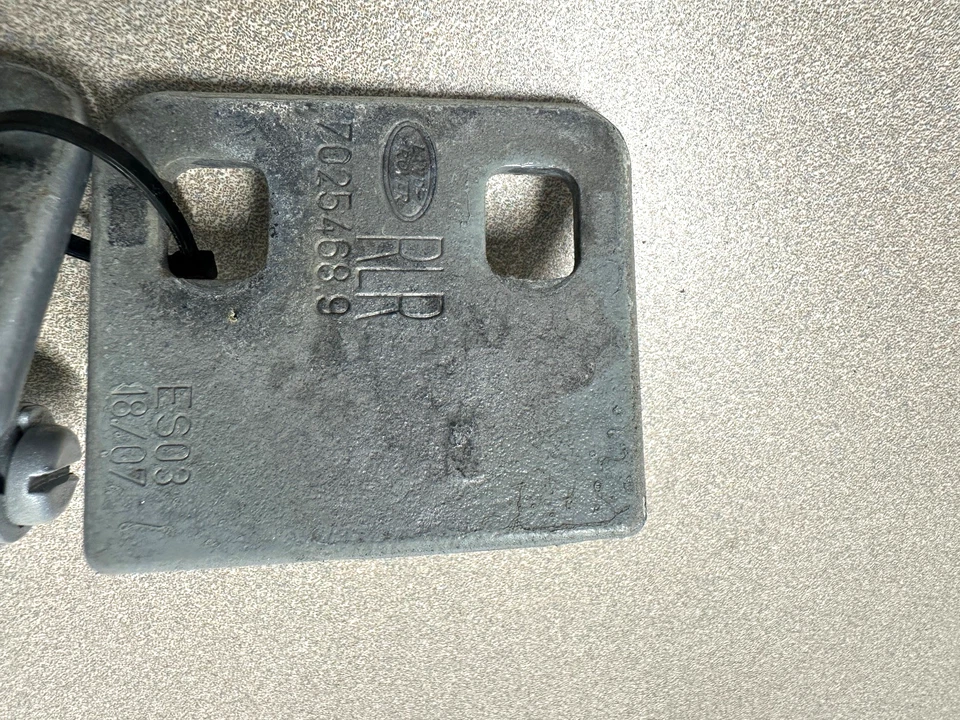 #66 - 2003-09 LAND ROVER RANGE ROVER REAR RIGHT DOOR HINGES SILVER OEM - Image 3 of 4