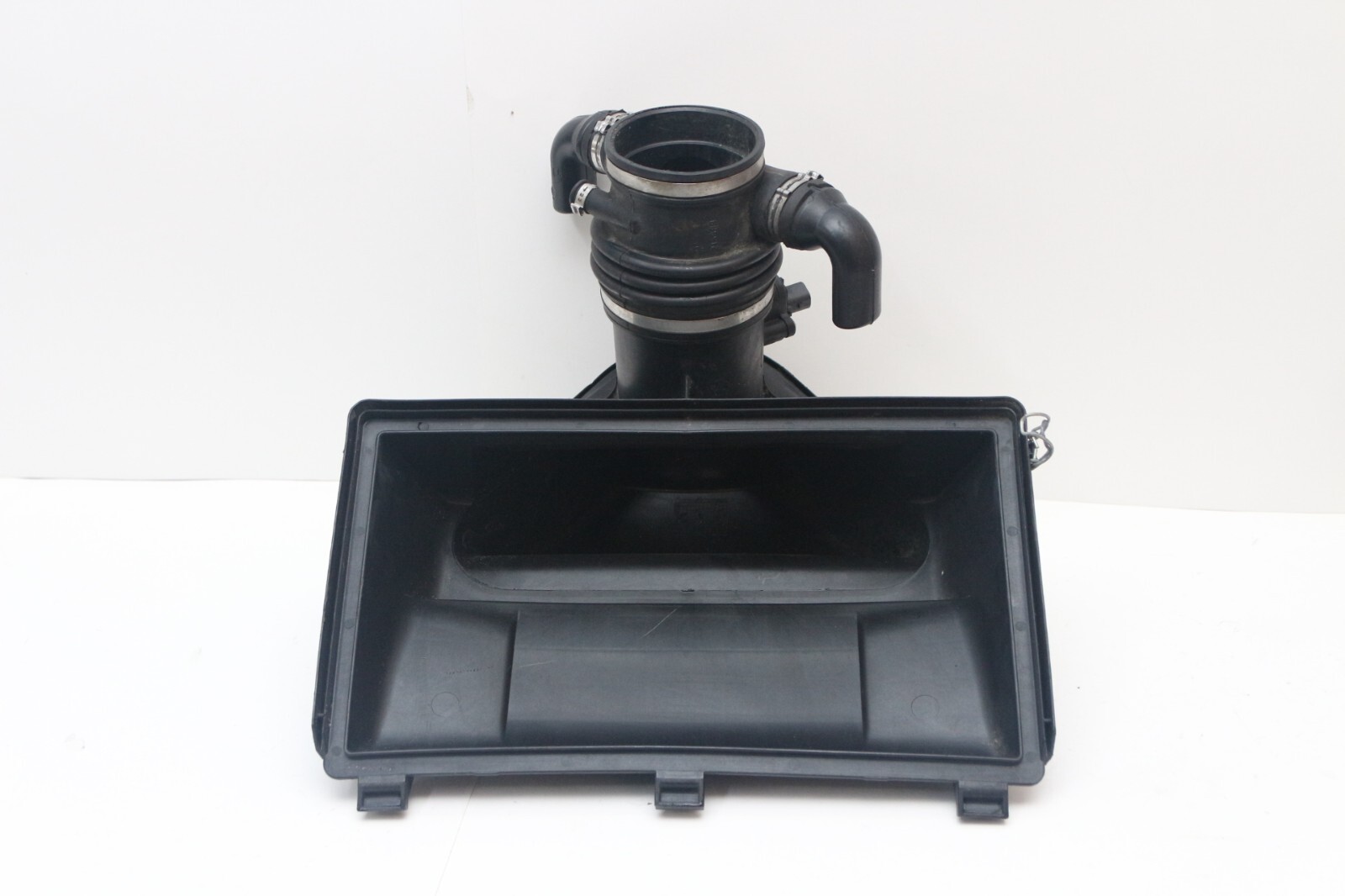 ✅ 2004-2017 Maserati GranTurismo Air Intake Bottom Cover OEM MAF Housing