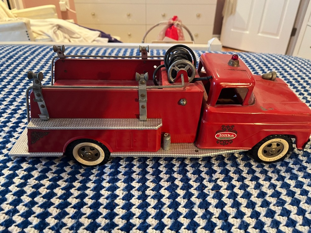 VINTAGE RED TONKA FIRE PUMPER TRUCK #2