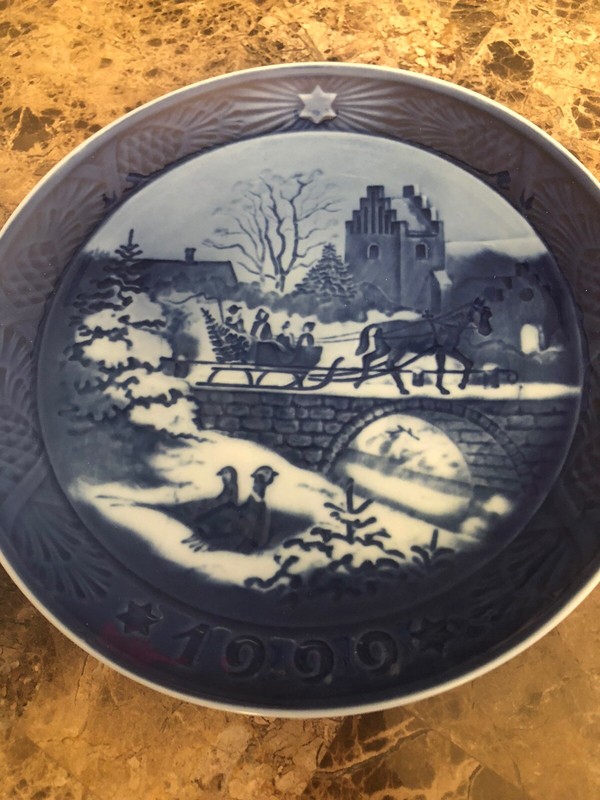 New Royal Copenhagen 1999 Christmas Plate