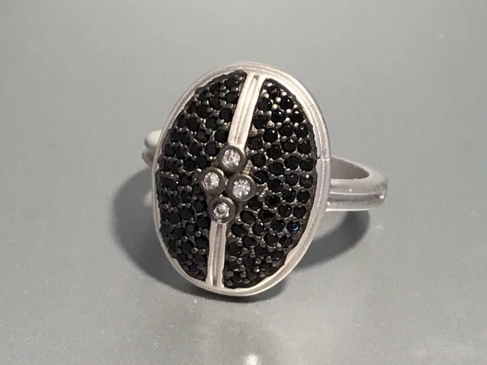NUEVO CON ETIQUETAS ANILLO PAVÉ OVALADO PLATA ESTERLINA ACABADO INDUSTRIAL FREIDA ROTHMAN TALLA 6 Foto 2 de 4