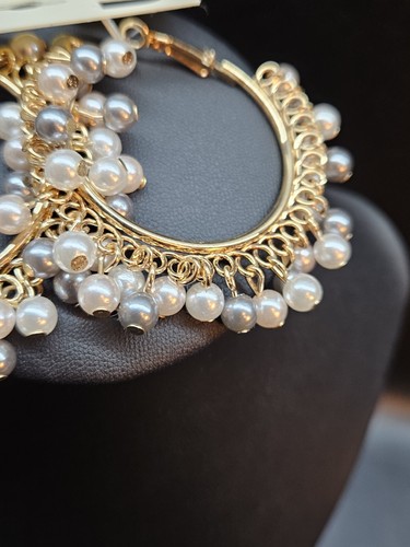 New Cato Gold Tone White/gray Faux Pearl Beaded Hoop Earrings - Picture 7 of 10