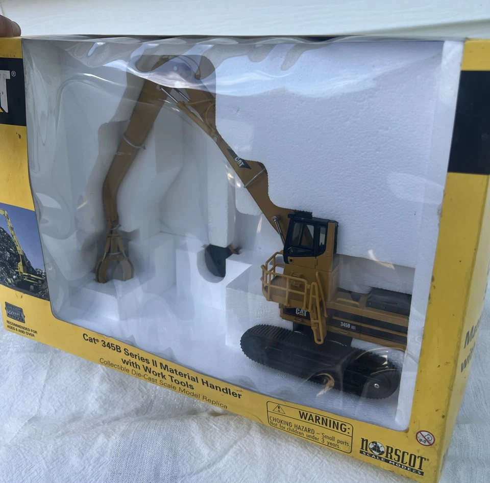 CAT 345B Series II Material Handler with Work Tools 1:50 scale- Imperfect Box - Image 4 of 4