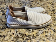 UGG Sammy White Stretch Knit Slip On Comfort Loafers Sneakers Wms Sz 7 EUC