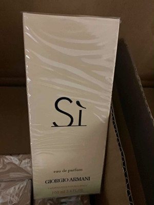 Giorgio Armani Si Eau de Parfum Spray, Regular Size 3.4 fl oz