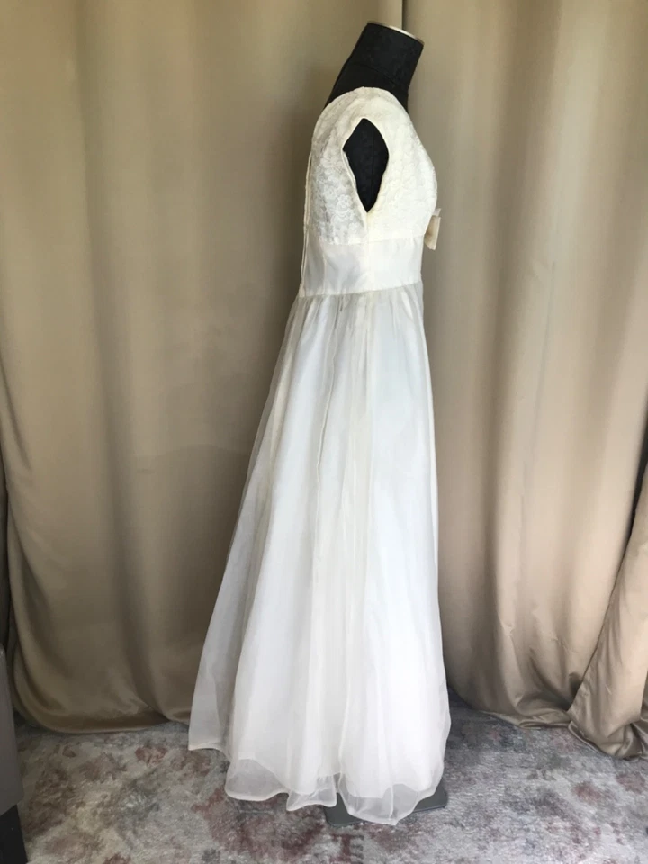 Vestido de baile vintage años 60 marfil hecho de encaje, gasa y doble capa de forro Foto 4 de 4