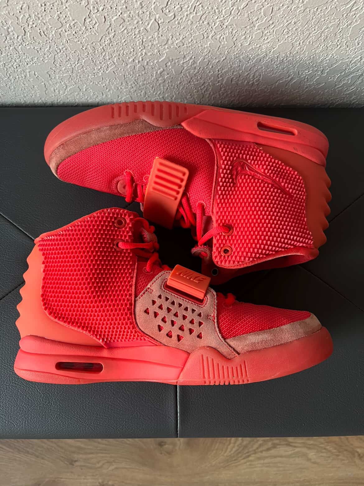 Size 9.5 - Nike Air Yeezy 2 SP Mid Red October thumbnail 3