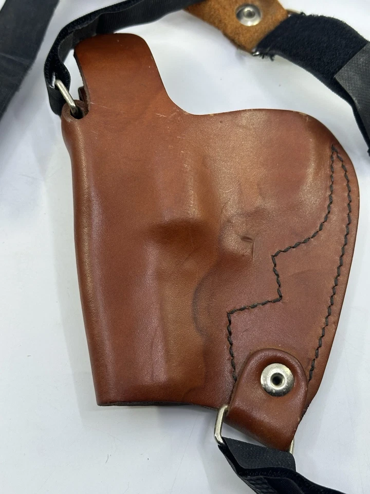 Rogers Shoulder Holster - K frame +2 speedloader dump pouches and handcuff pouch - Image 4 of 4