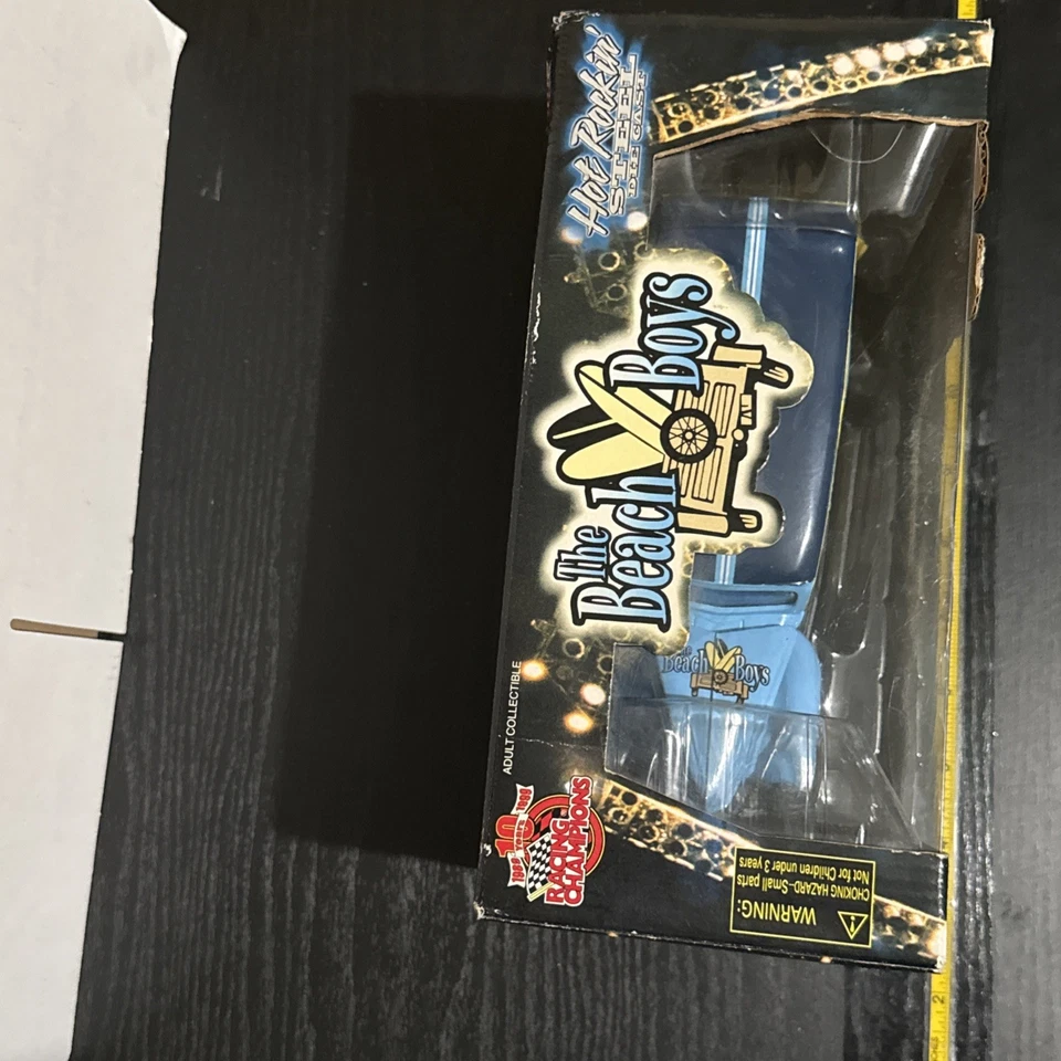 Racing Champions The BEACH BOYS Hot Rockin' carro fundido edição limitada 1:24 novo na caixa - Imagem 2 de 4