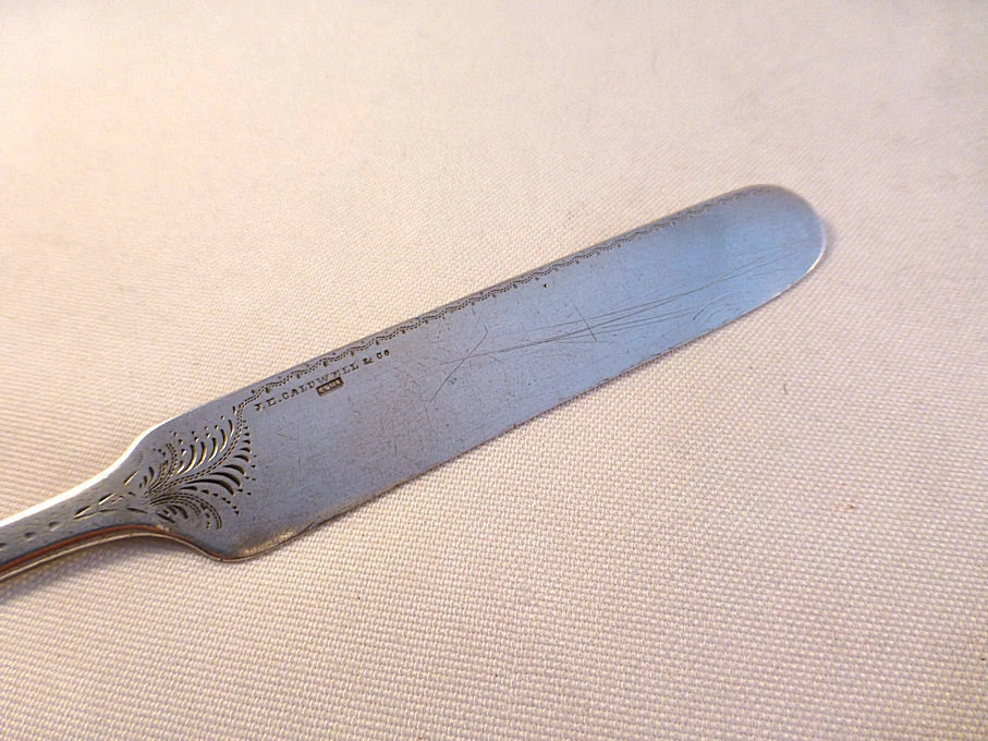 Cuchillo plano decorado para té/desayuno/postre Coin Silver JE Caldwell Foto 4 de 4