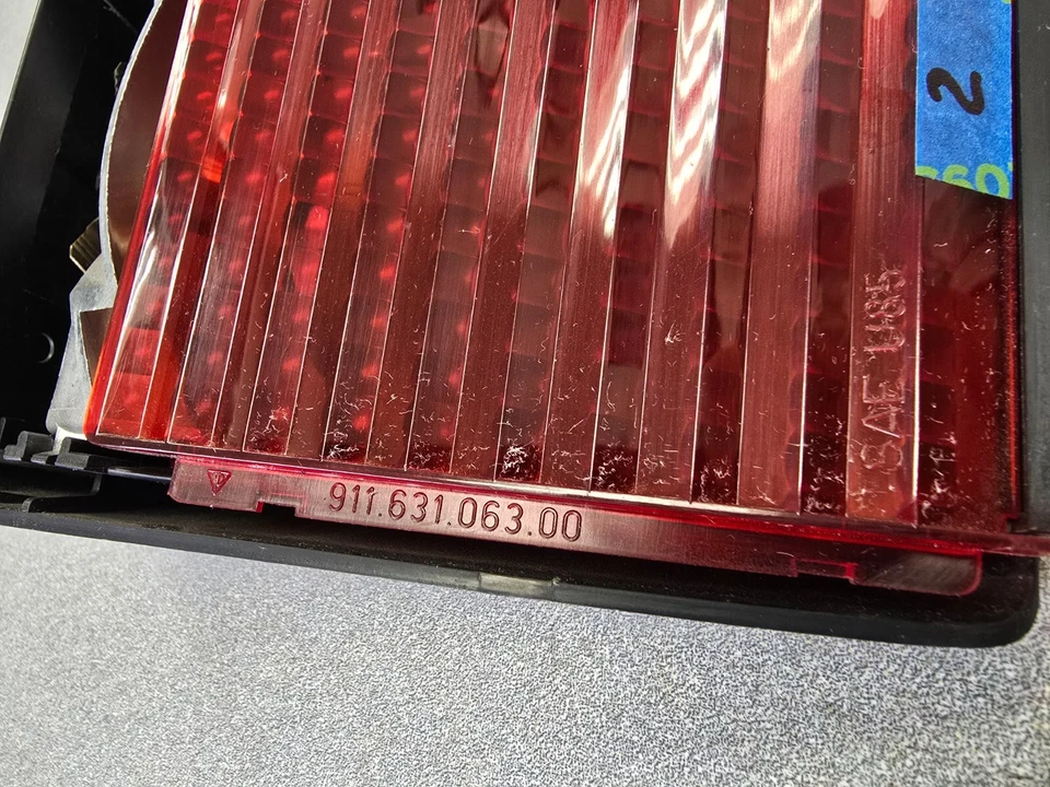 MUY BONITO USADO ORIGINAL GENUINO PORSCHE 911 CARRERA TERCERA LUZ DE FRENO CONJUNTO #2 Foto 3 de 4