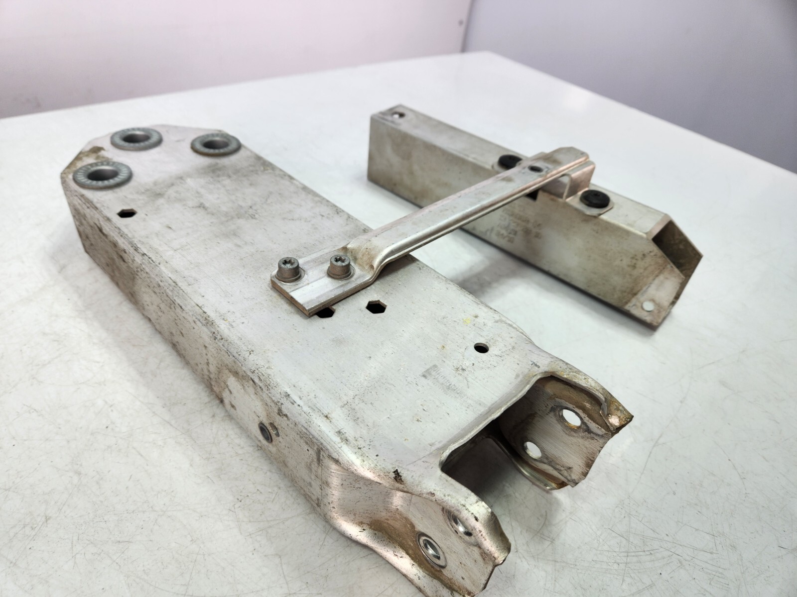 ✅ 10-14 OEM Rolls-Royce Ghost RR4 Front Bumper Right Support Deformation Bracket