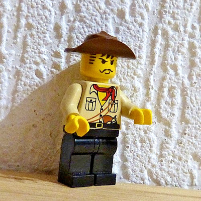 LEGO Minifigur Adventurers adv010 Johnny Thunder aus Set 5987 5986