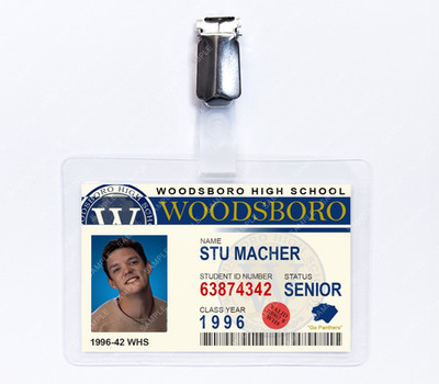 Scream Stu Macher Schülerausweis Requisite Abzeichen Cosplay Kostüm Weihnachten