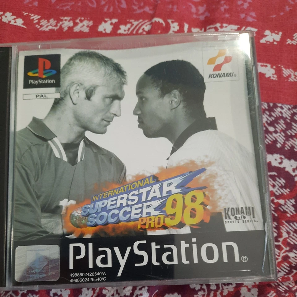Gioco International Superstar Soccer Pro 98 Videogioco Sony PS1 Nuovo Sigillato, foto 1 di 5