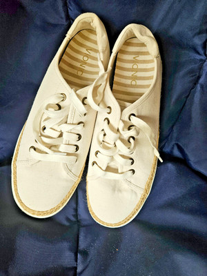 Vionic womens size 10 Hattie VS223 Ivory Color Casual Orthotic low-top sneaker
