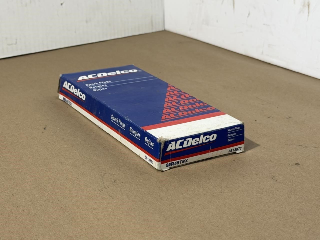 New Genuine GM ACDelco Spark Plugs R45TSX Set Of 8 NOS Vintage 5613877