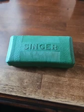 Vintage Singer Buttonholer #160506 in Orig Green Case With 10 Templates