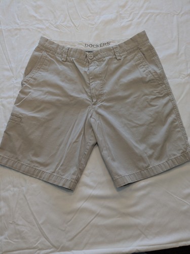Docker's Men's Khaki Shorts Size 34 Chino Cell Phone Pocket