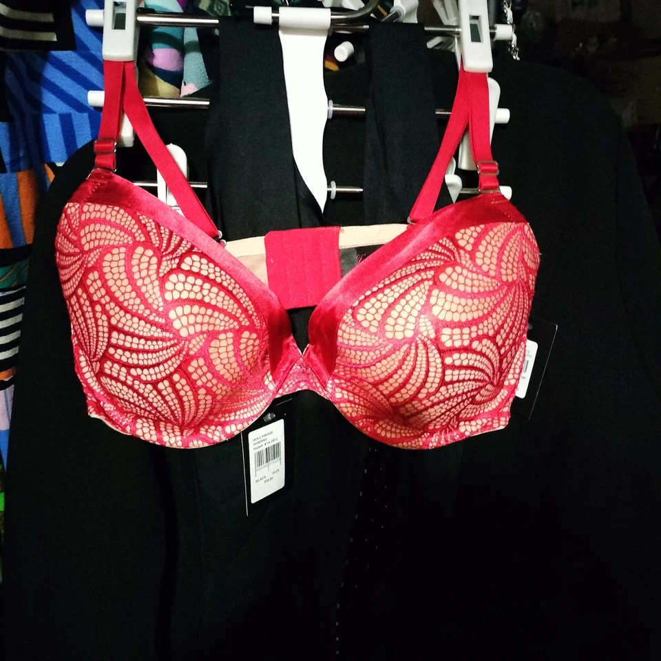 ¡NUEVO CON ETIQUETAS! Sujetador Frederick's of Hollywood Exxtreme Cleavage de encaje rojo 38C Foto 2 de 4