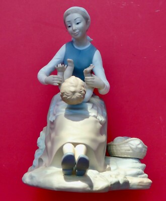 Nao Mutter spielt mit Kind - H25cm sehr selten Biskuit (matt) selten in dieser Form
