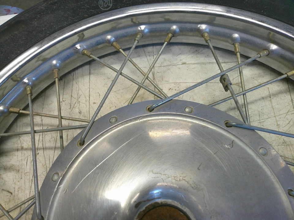 1964-1969 Yamaha YDS3 250 передний обод колеса - Изображение 3 из 4