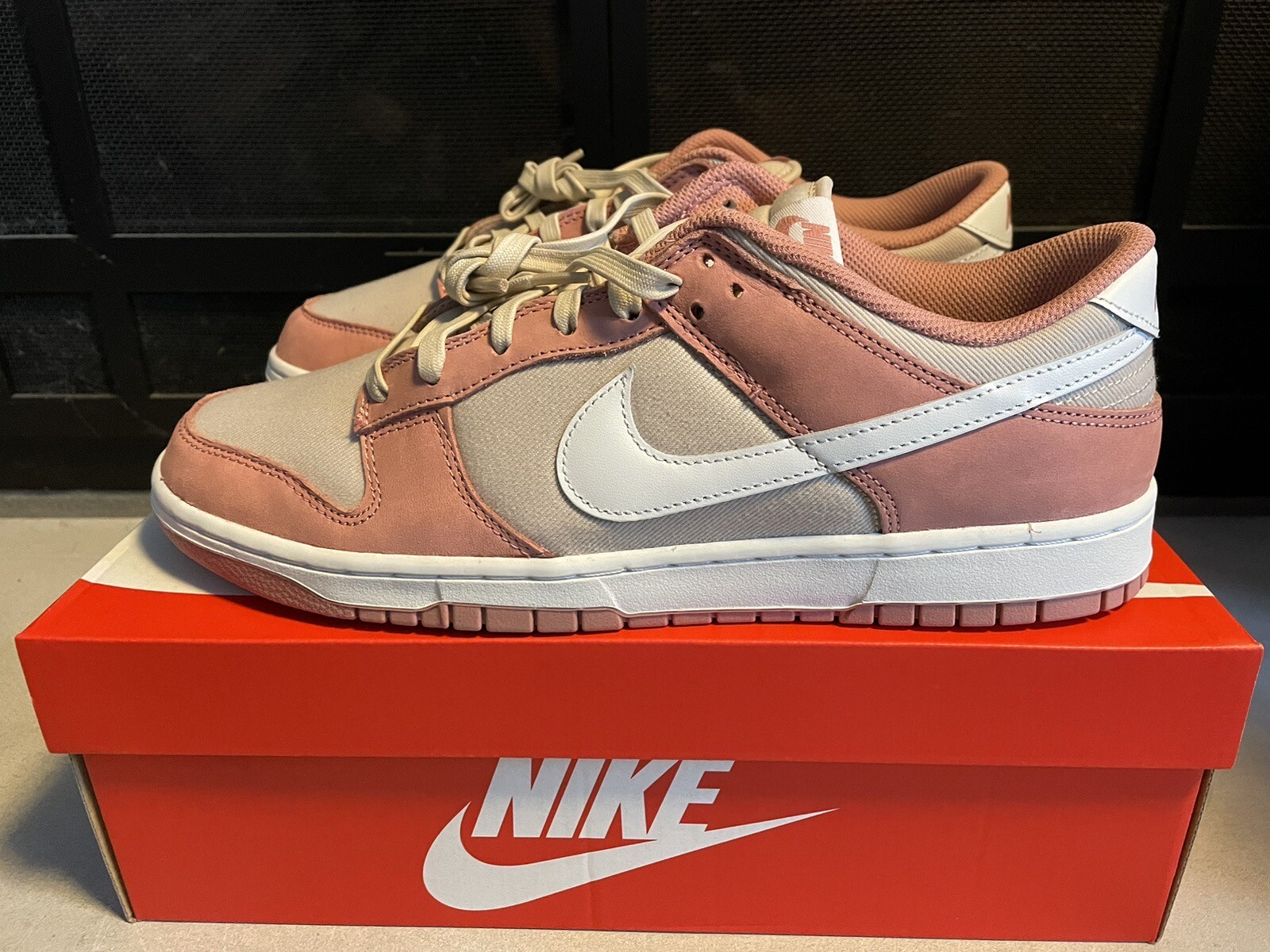 MENS NIKE DUNK LOW RETRO PREMIUM_RED STARDUST/SANDDRIFT FB8895-601-SIZE 13