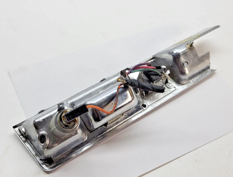 1967 CADILLAC FLEETWOOD LH REAR DOOR PANEL TRIM & ASHTRAY LIGHTER 9709757 - Image 4 of 4