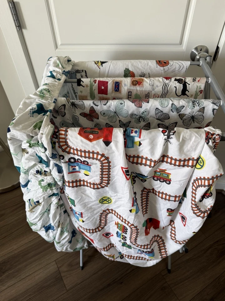 Lote de 5 Sábanas Ajustables para Cuna Bebé Snoopy Halloween Dinos Trenes Tema Mariposa Foto 3 de 4